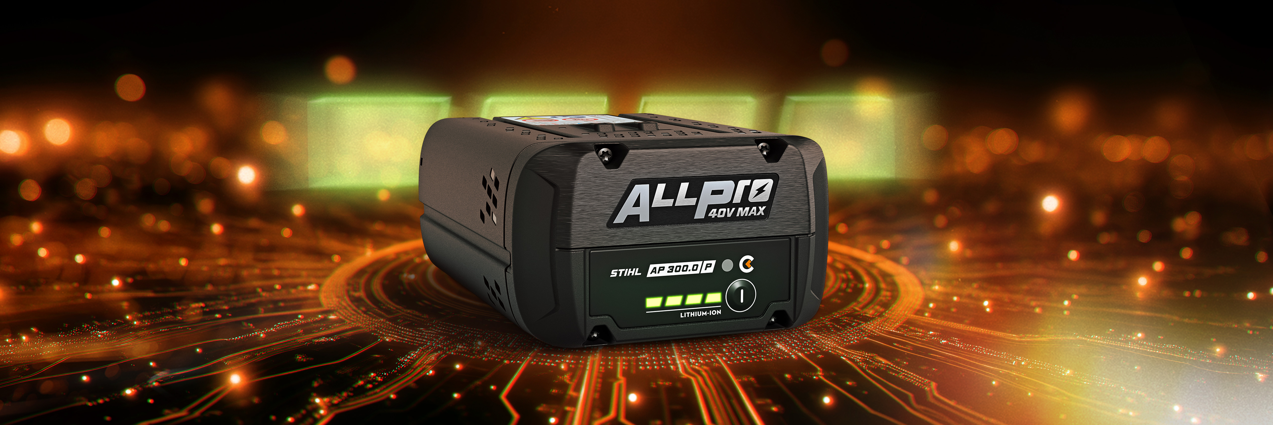STIHL ALLPRO AP 300 P C batteri placeret på en lysende printpladebaggrund med STIHLs batterilogo i hjørnet.